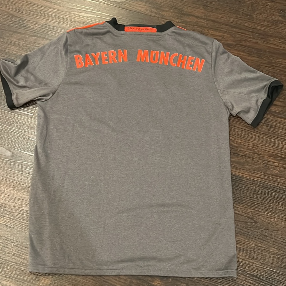 Adidas Boys Size Large FC Bayern Munchen Jersey - Picture 5 of 5